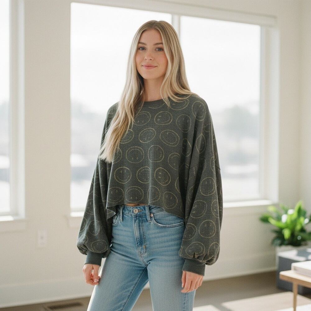 American Eagle Smiley Originals Cropped Top Sz Small Gray Long-Sleeve Shirt